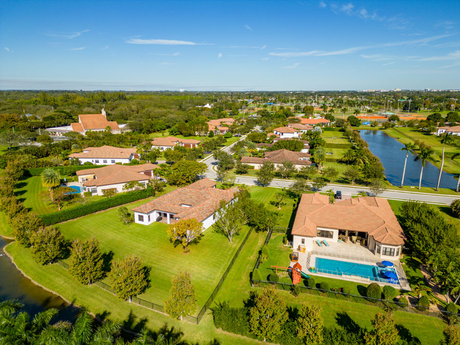aerial photo luxury home in florida